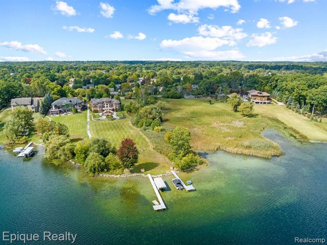 5375 Middlebelt Road, West Bloomfield, MI 48323