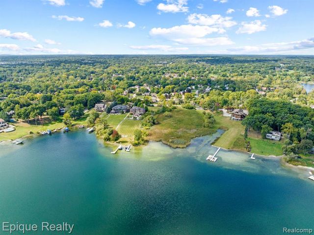 5375 Middlebelt Road, West Bloomfield, MI 48323