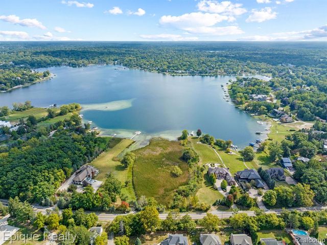 5375 Middlebelt Road, West Bloomfield, MI 48323