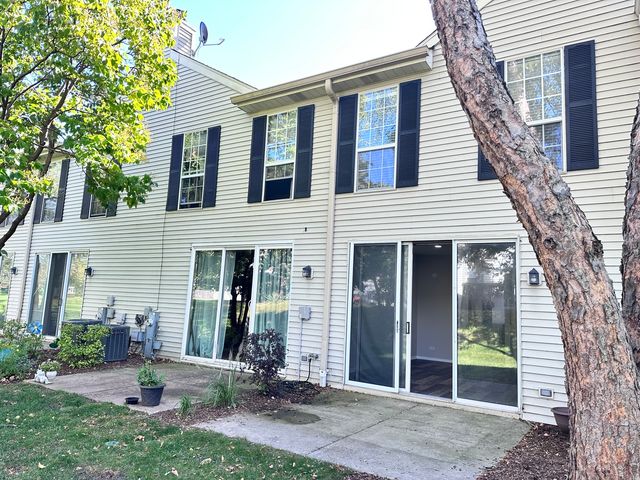 132 Golfview Drive, Glendale Heights, IL 60139