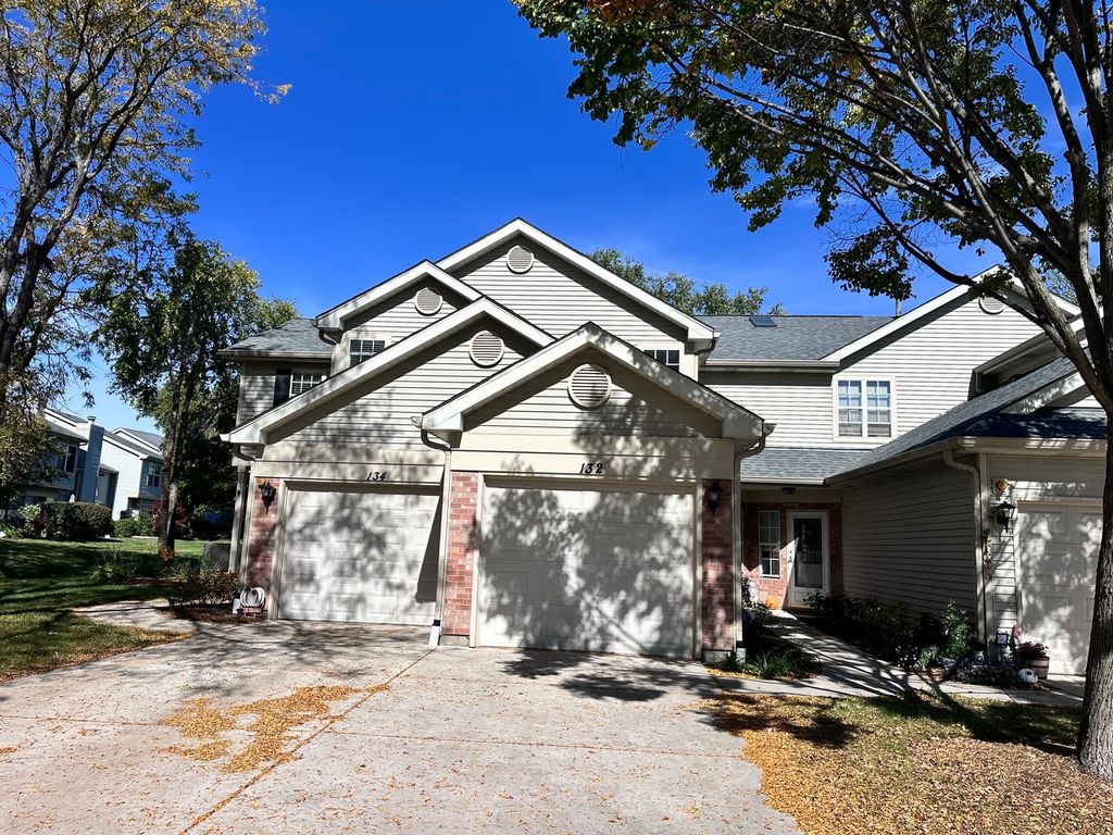 132 Golfview Drive, Glendale Heights, IL 60139