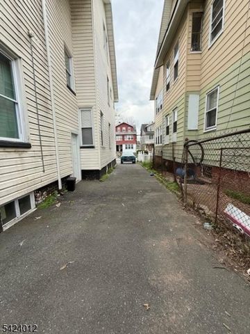219 Renner Ave, Newark City, NJ 07112