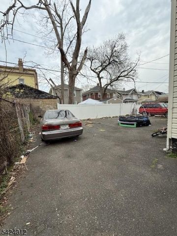 219 Renner Ave, Newark City, NJ 07112