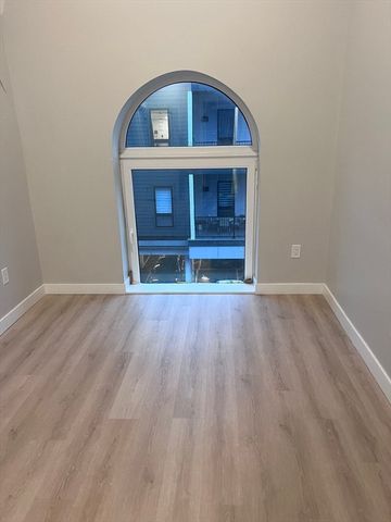 163 Chestnut St, Chelsea, MA 02150