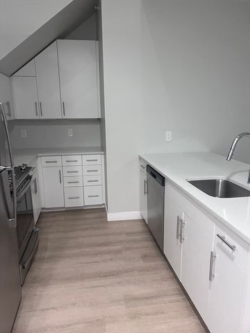 163 Chestnut St, Chelsea, MA 02150