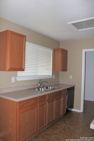 11212 FOREST PASS CT, Live Oak, TX 78233