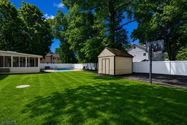 5 Andrews Pl, Pequannock Twp., NJ 07444