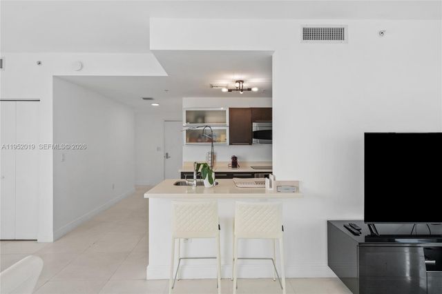 90 SW 3rd St 3609, Miami, FL 33130