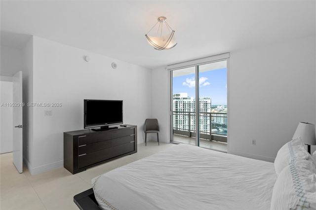 90 SW 3rd St 3609, Miami, FL 33130