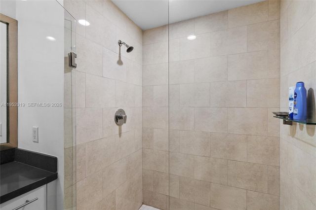 90 SW 3rd St 3609, Miami, FL 33130