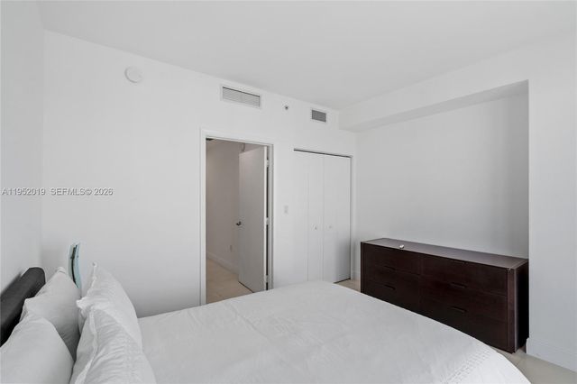 90 SW 3rd St 3609, Miami, FL 33130