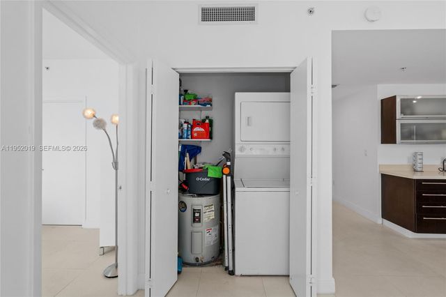 90 SW 3rd St 3609, Miami, FL 33130