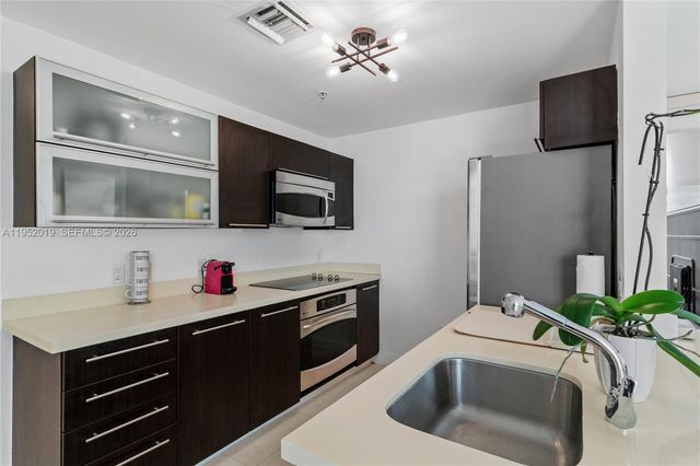 90 SW 3rd St 3609, Miami, FL 33130