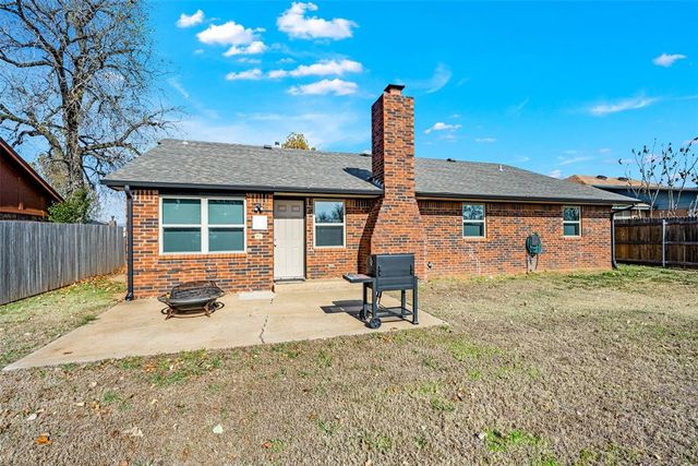 512 Wood Hollow Lane, Moore, OK 73160