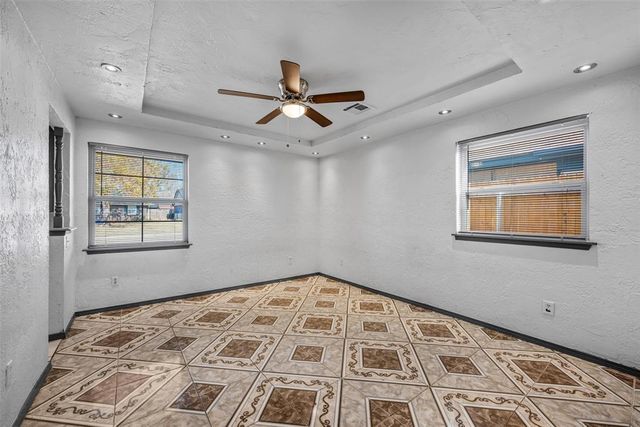 512 Wood Hollow Lane, Moore, OK 73160