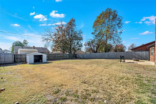 512 Wood Hollow Lane, Moore, OK 73160