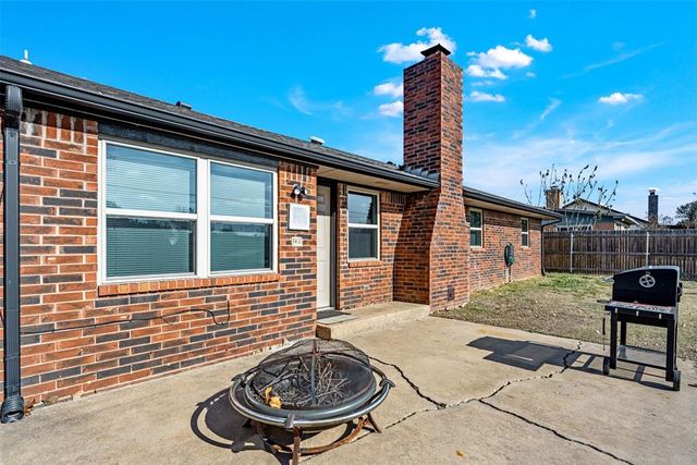 512 Wood Hollow Lane, Moore, OK 73160