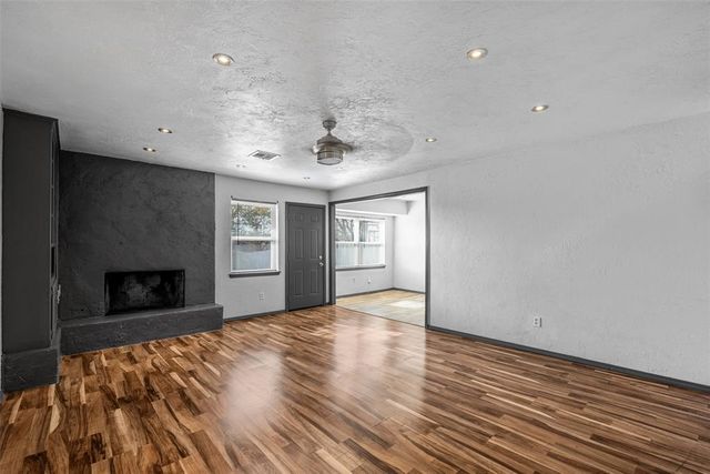 512 Wood Hollow Lane, Moore, OK 73160