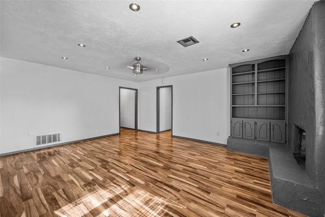 512 Wood Hollow Lane, Moore, OK 73160