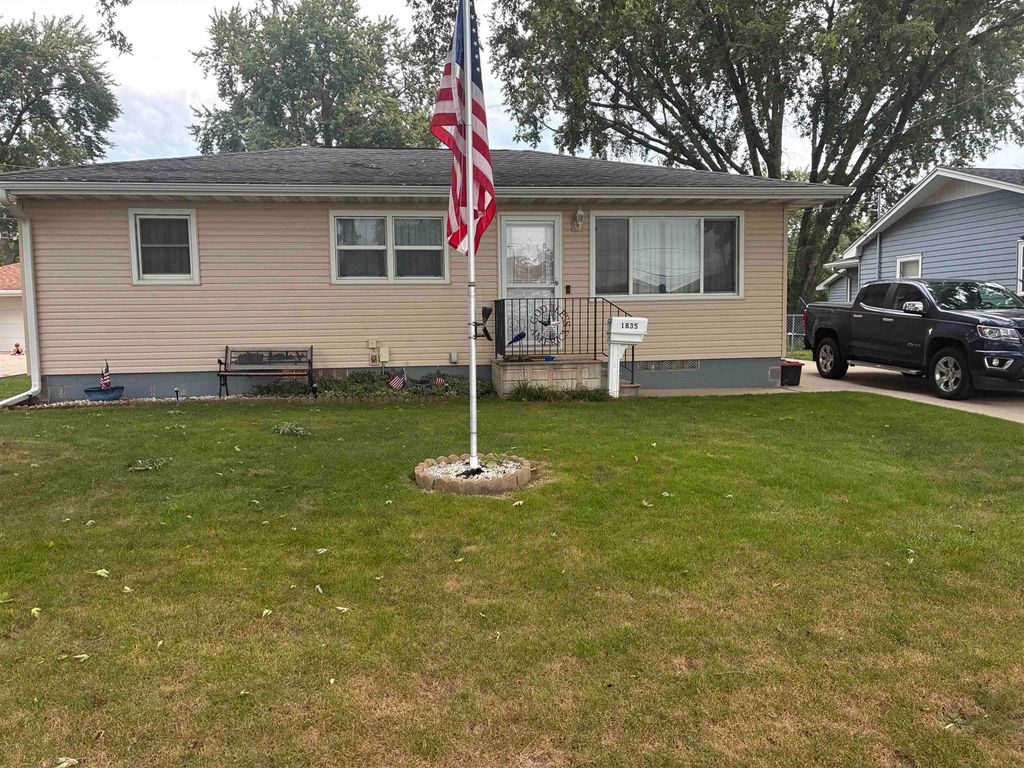 1835 Plymouth Avenue, Waterloo, IA 50702