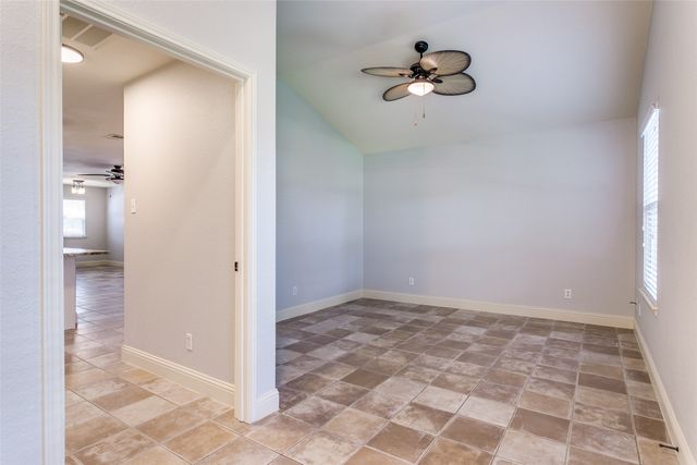 525 Estill Street, Grapevine, TX 76051