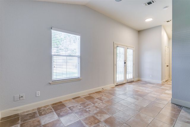 525 Estill Street, Grapevine, TX 76051