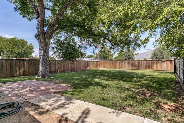 525 Estill Street, Grapevine, TX 76051