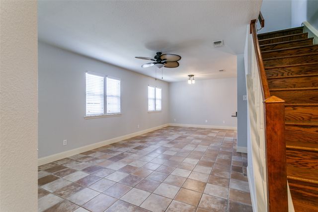 525 Estill Street, Grapevine, TX 76051