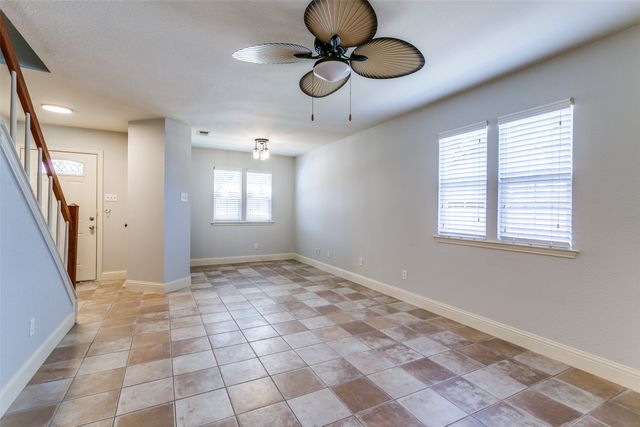 525 Estill Street, Grapevine, TX 76051