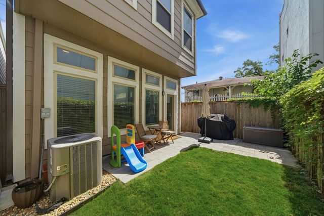 1905 Shearn Street A, Houston, TX 77007