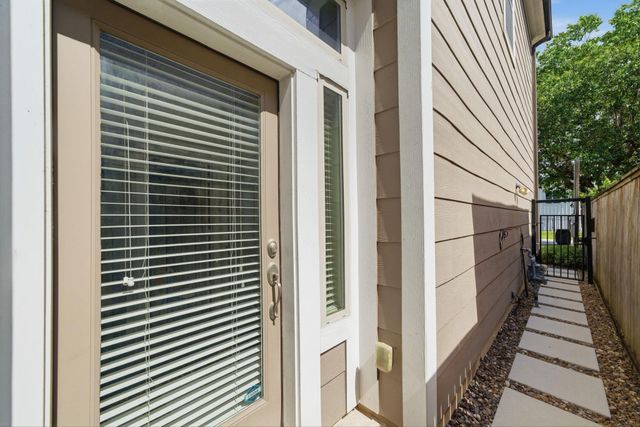 1905 Shearn Street A, Houston, TX 77007