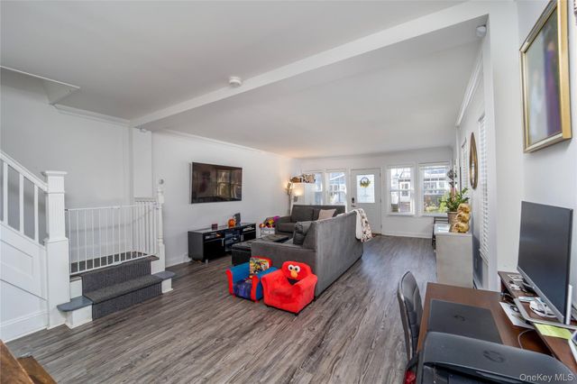 92-57 246th Street, Floral Park, NY 11001