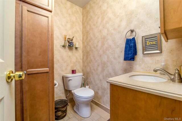 92-57 246th Street, Floral Park, NY 11001