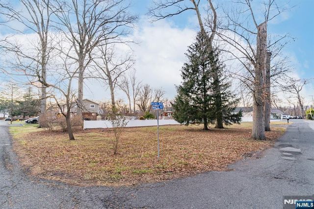 310 Boulevard Drive, Wayne, NJ 07470