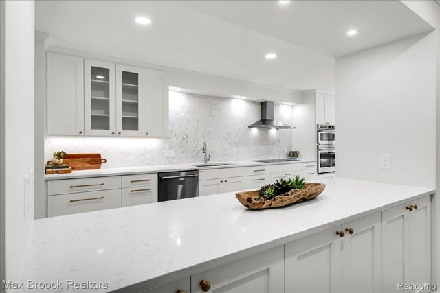 1106 Hillpointe Circle, Bloomfield Hills, MI 48304