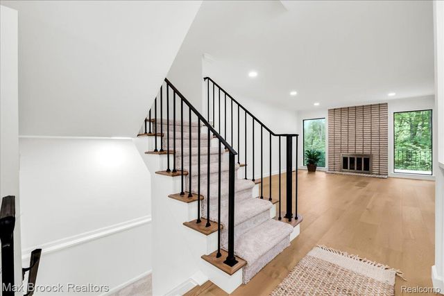 1106 Hillpointe Circle, Bloomfield Hills, MI 48304