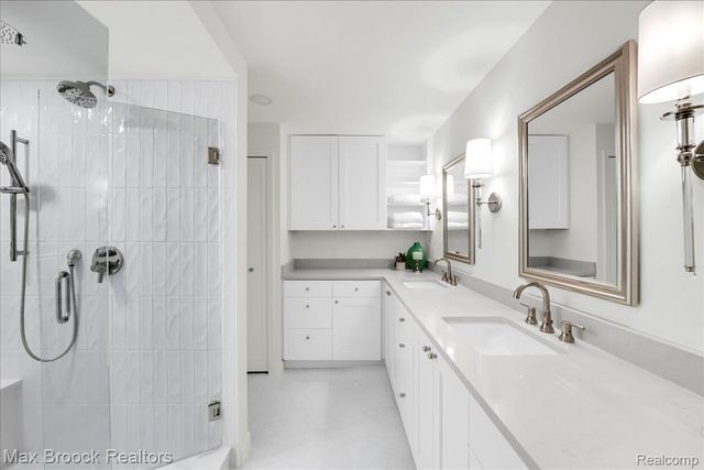 1106 Hillpointe Circle, Bloomfield Hills, MI 48304