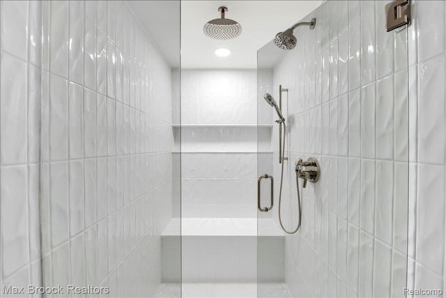 1106 Hillpointe Circle, Bloomfield Hills, MI 48304