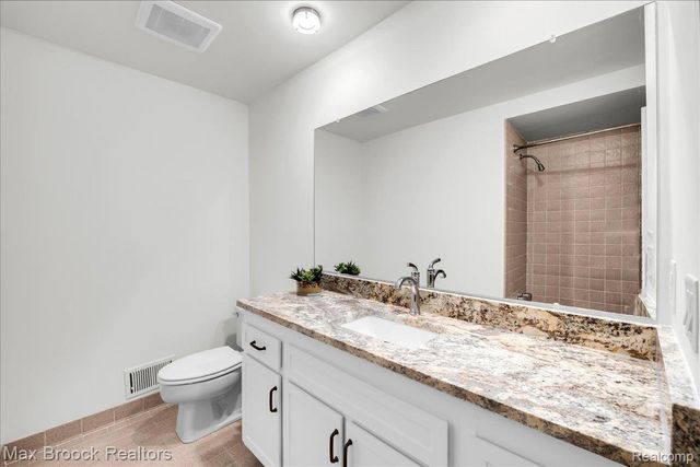 1106 Hillpointe Circle, Bloomfield Hills, MI 48304