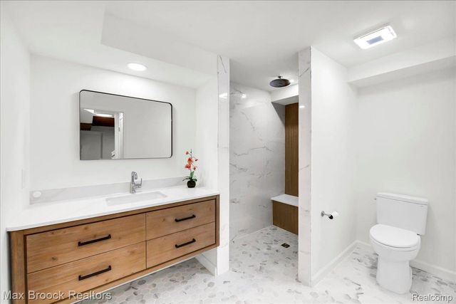 1106 Hillpointe Circle, Bloomfield Hills, MI 48304
