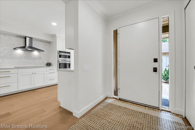 1106 Hillpointe Circle, Bloomfield Hills, MI 48304