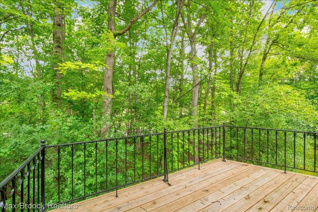 1106 Hillpointe Circle, Bloomfield Hills, MI 48304