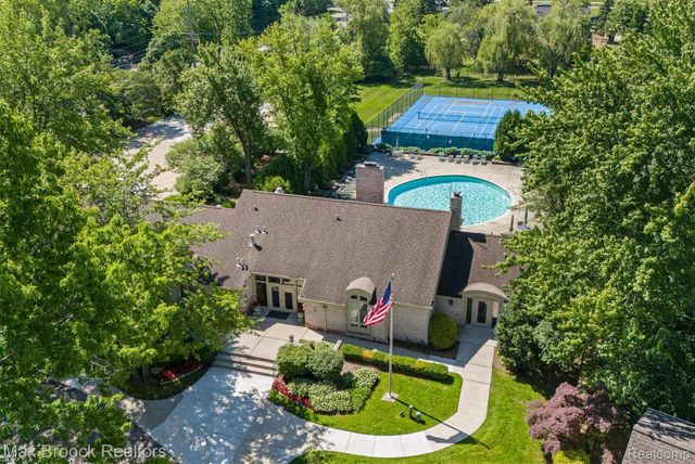 1106 Hillpointe Circle, Bloomfield Hills, MI 48304