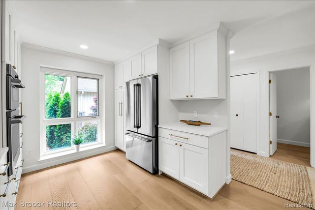 1106 Hillpointe Circle, Bloomfield Hills, MI 48304