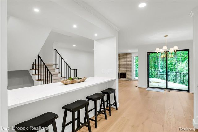 1106 Hillpointe Circle, Bloomfield Hills, MI 48304