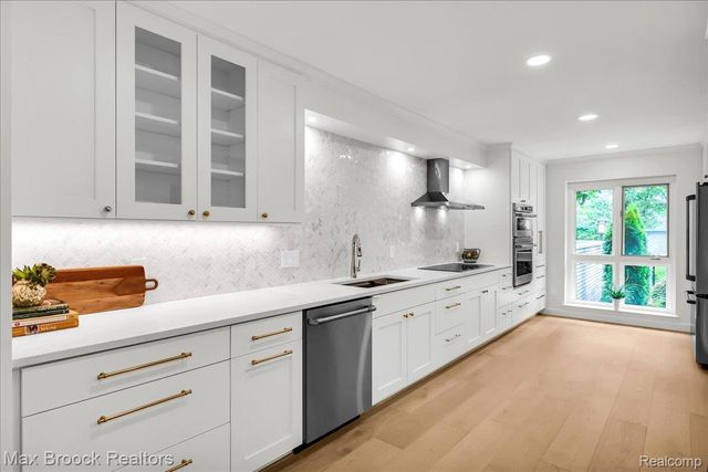 1106 Hillpointe Circle, Bloomfield Hills, MI 48304
