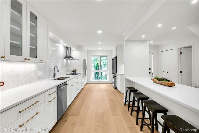 1106 Hillpointe Circle, Bloomfield Hills, MI 48304