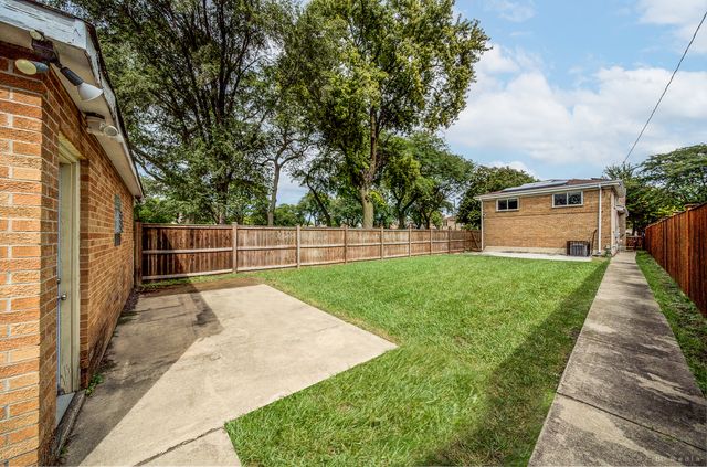 8500 S Calumet Avenue, Chicago, IL 60619