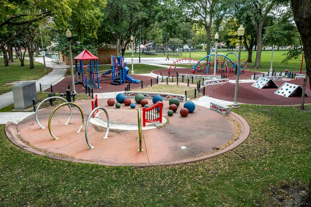 8500 S Calumet Avenue, Chicago, IL 60619