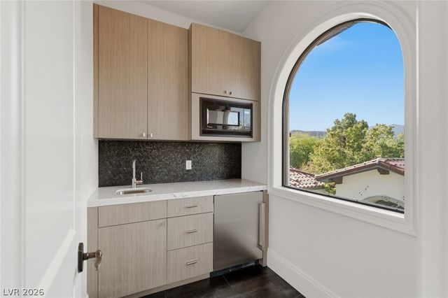 10997 Tranquil Waters Court, Las Vegas, NV 89135